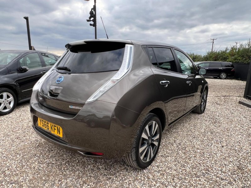NISSAN LEAF