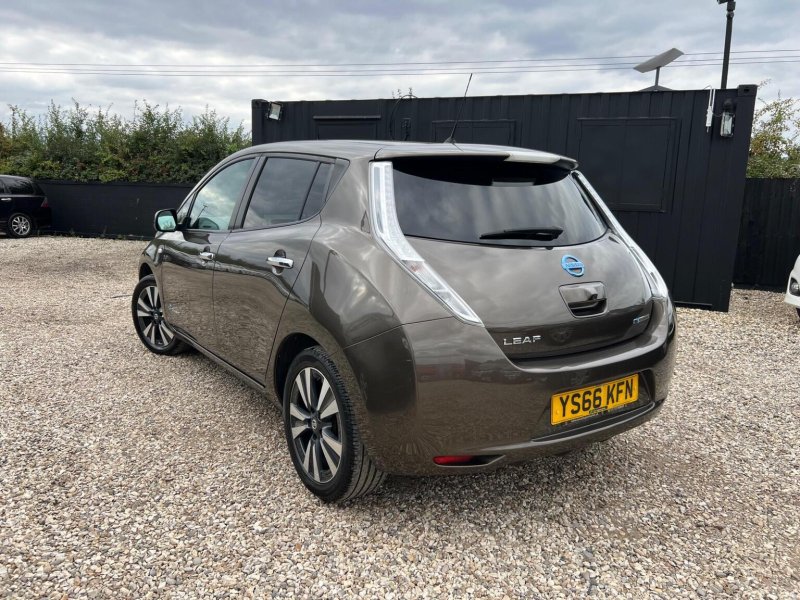 NISSAN LEAF