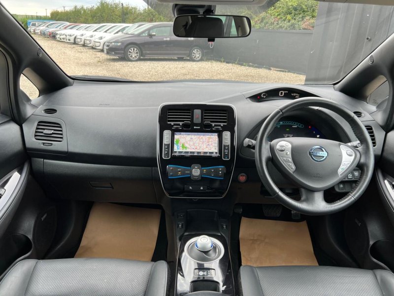 NISSAN LEAF
