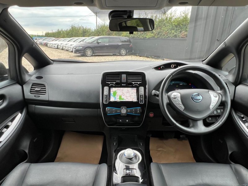 NISSAN LEAF