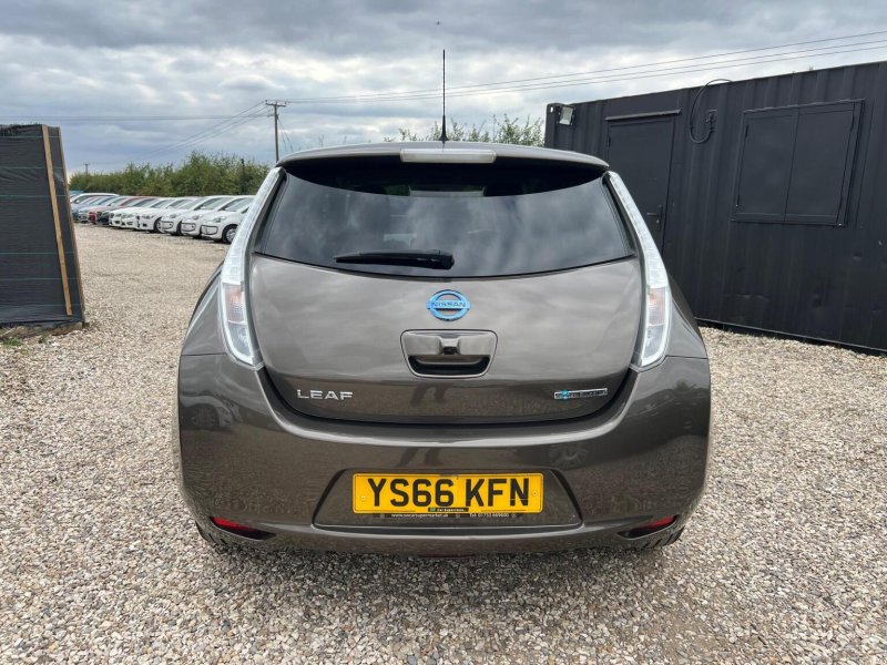 NISSAN LEAF