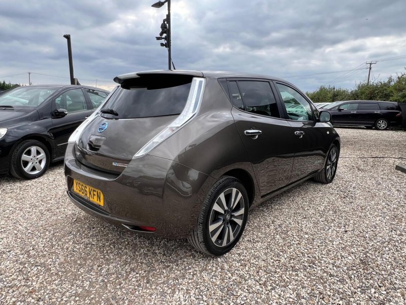 NISSAN LEAF