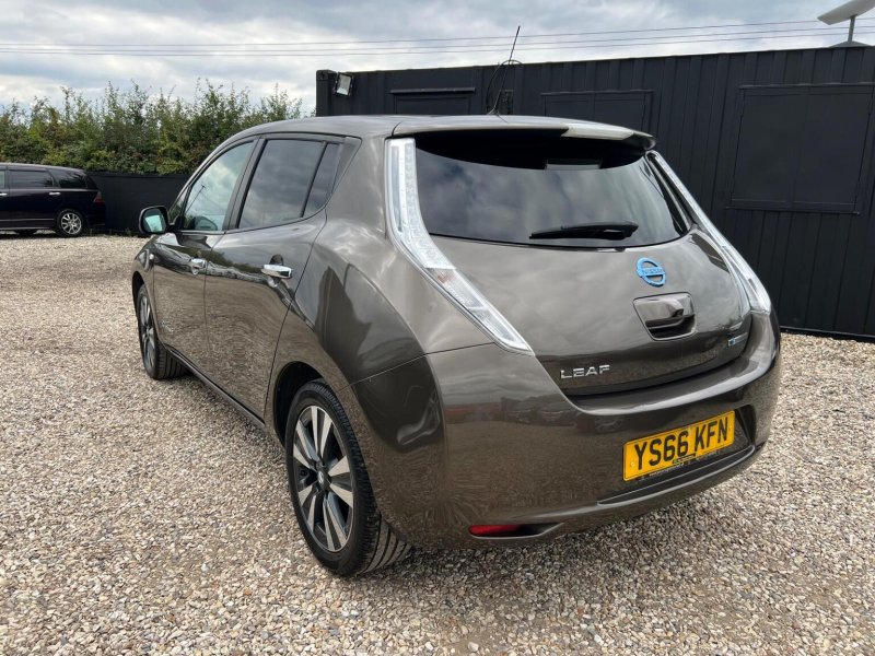 NISSAN LEAF
