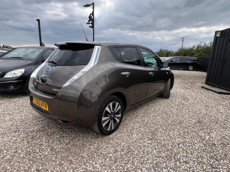NISSAN LEAF