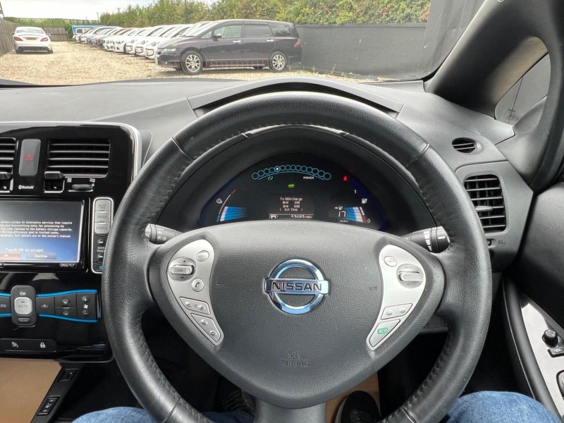 NISSAN LEAF