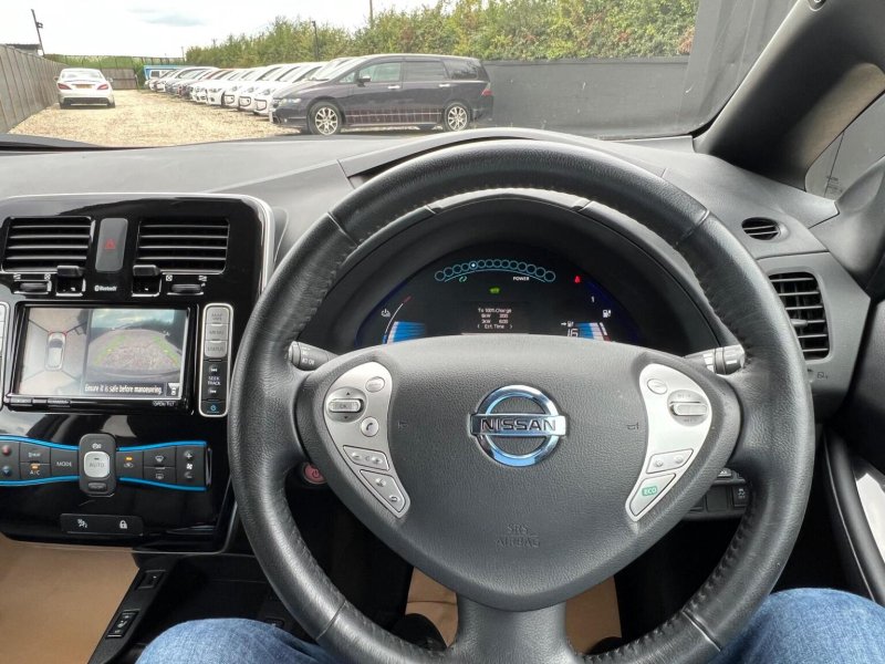 NISSAN LEAF