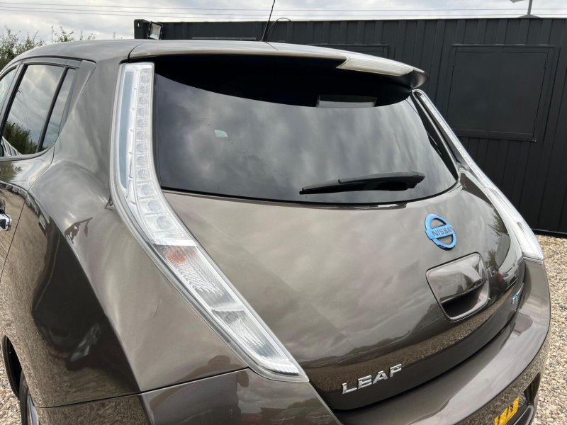 NISSAN LEAF