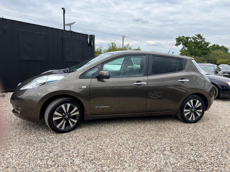 NISSAN LEAF