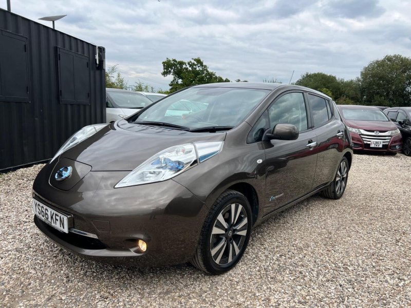NISSAN LEAF
