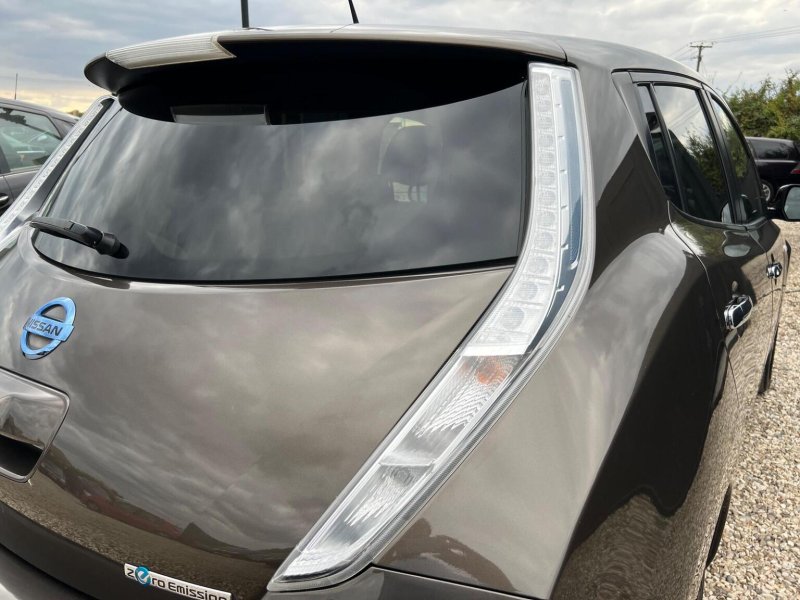 NISSAN LEAF