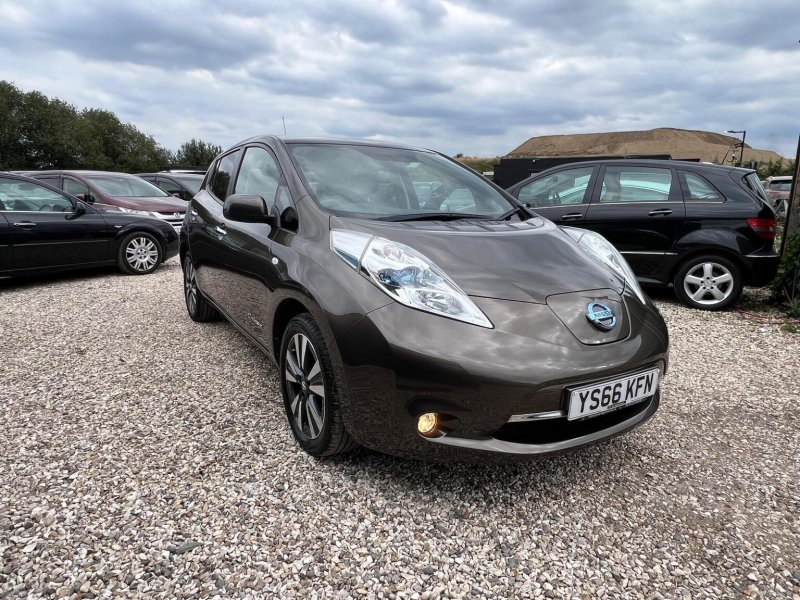 NISSAN LEAF